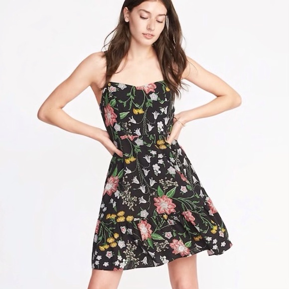 Old Navy Dresses & Skirts - 3/$20🌸 Old Navy Fit & Flare Dress Floral Medium